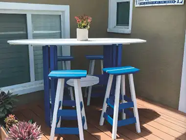  - Sm_Surf Table and Stools